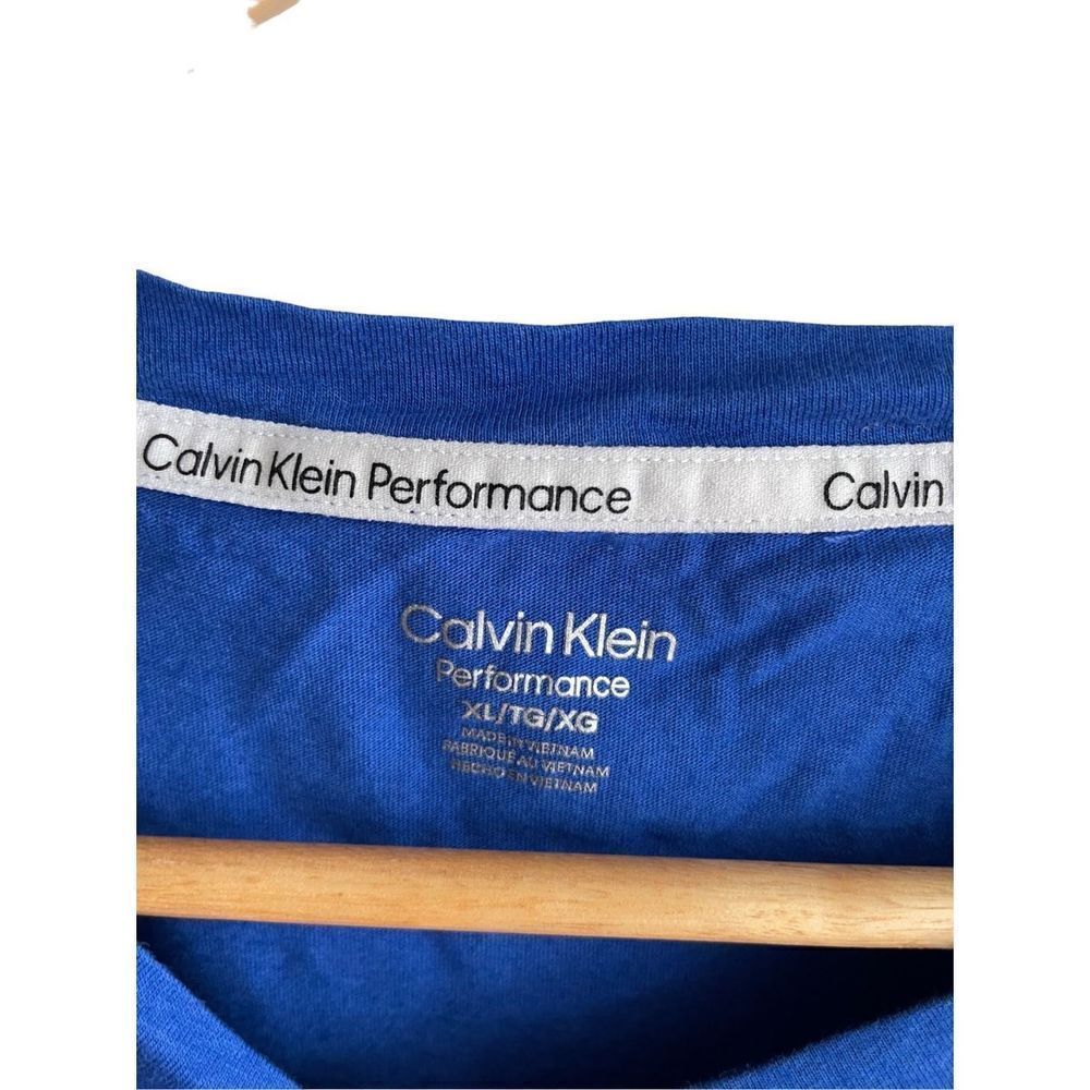 Calvin Klein Performance Workout Crop Top - Picture 3 of 4